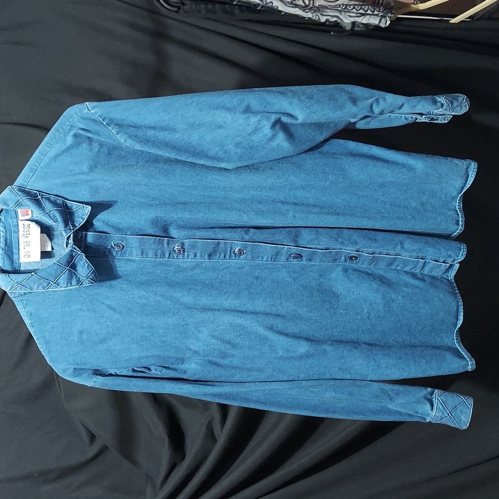 On the verge 100% cotton long sleeve button-down shirt size medium (InvW133)